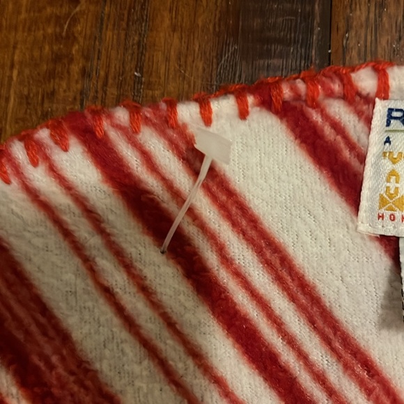 2 Like NEW Roundy Apparel 60”x48” Soft Fleece Holiday Blankets. - Picture 12 of 16